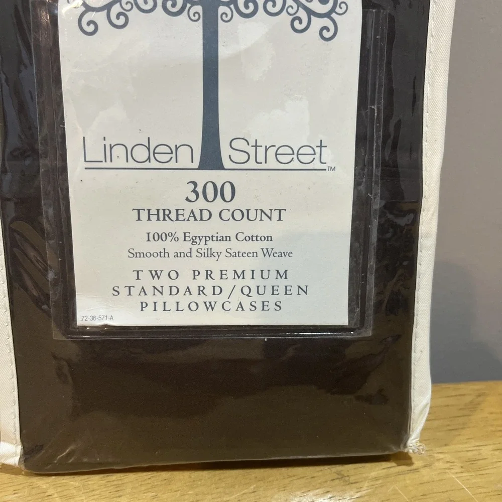Linden Street Chocolate Brown 100%‎ Egyptian Cotton 2 Standard Pillowcases New